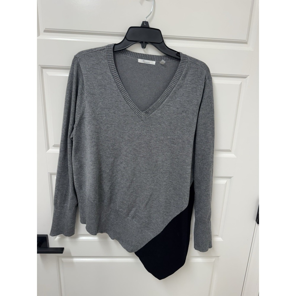 89th & Madison Women Gray Black V-Neck Asymmetrical Hem Thin Knit Sweater Large